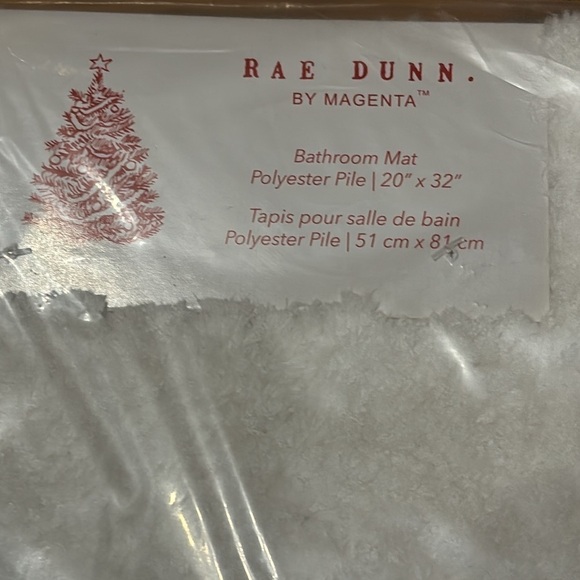 NEW! RAE DUNN 20x32 Merry Christmas Bath Mat - Picture 3 of 4